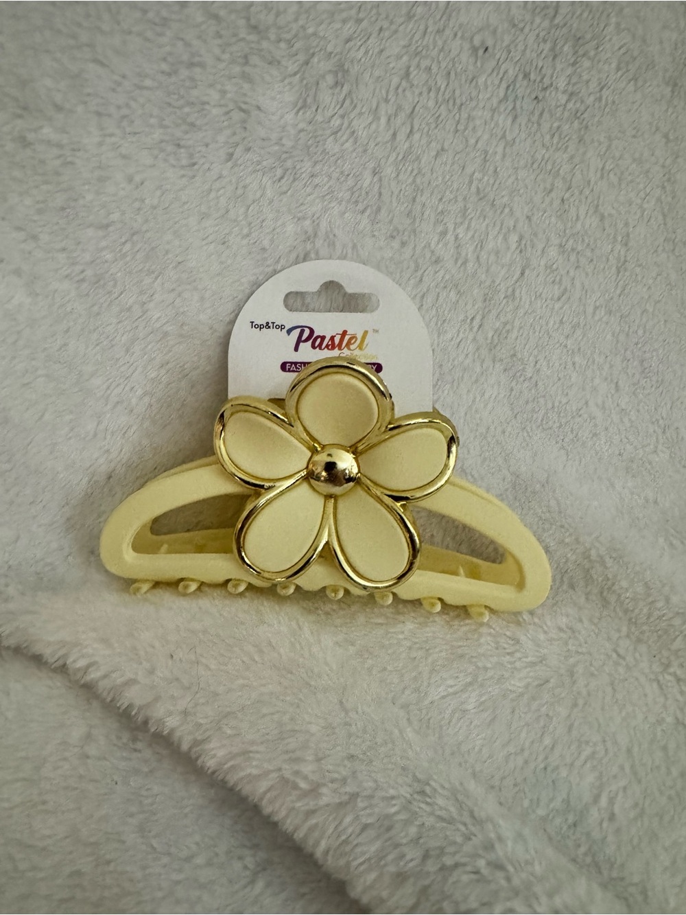 Pastel Flower Clip Hair Claw in Pale Yellow by